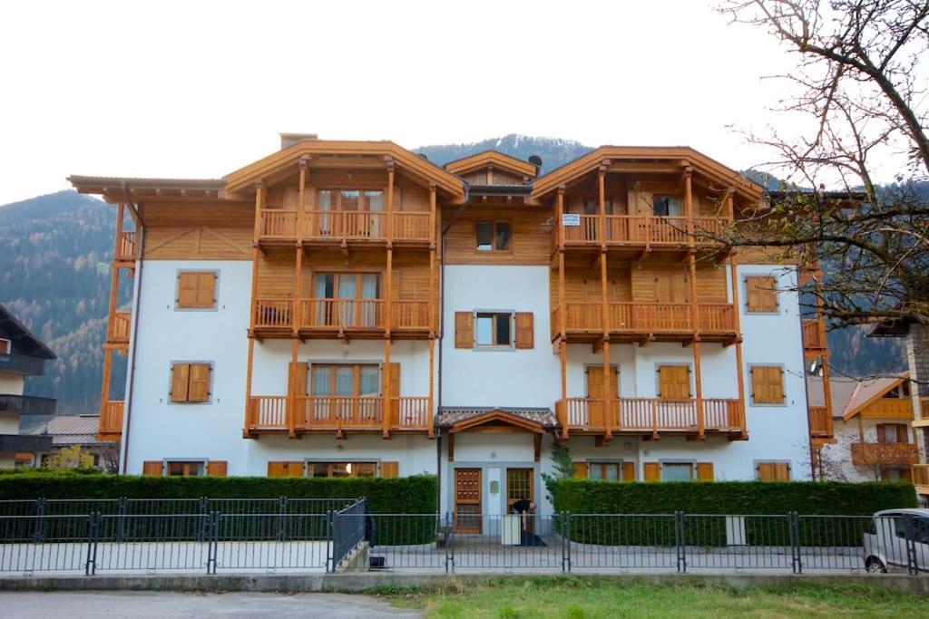 Lovely Apt In Pinzolo Val Rendena 7 エクステリア 写真